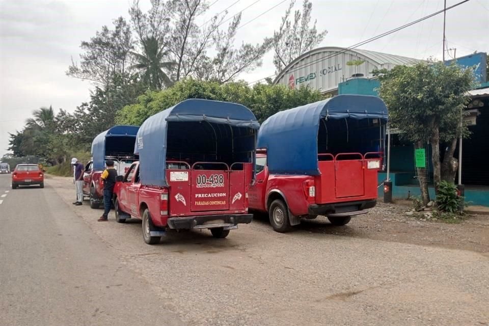 El Ayuntamiento envió transporte público para realizar el desalojo.