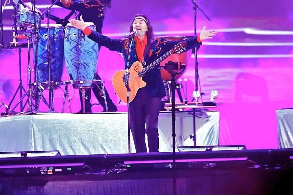 Los Bukis presentaron anoche su gira 'Una Historia Cantada'.