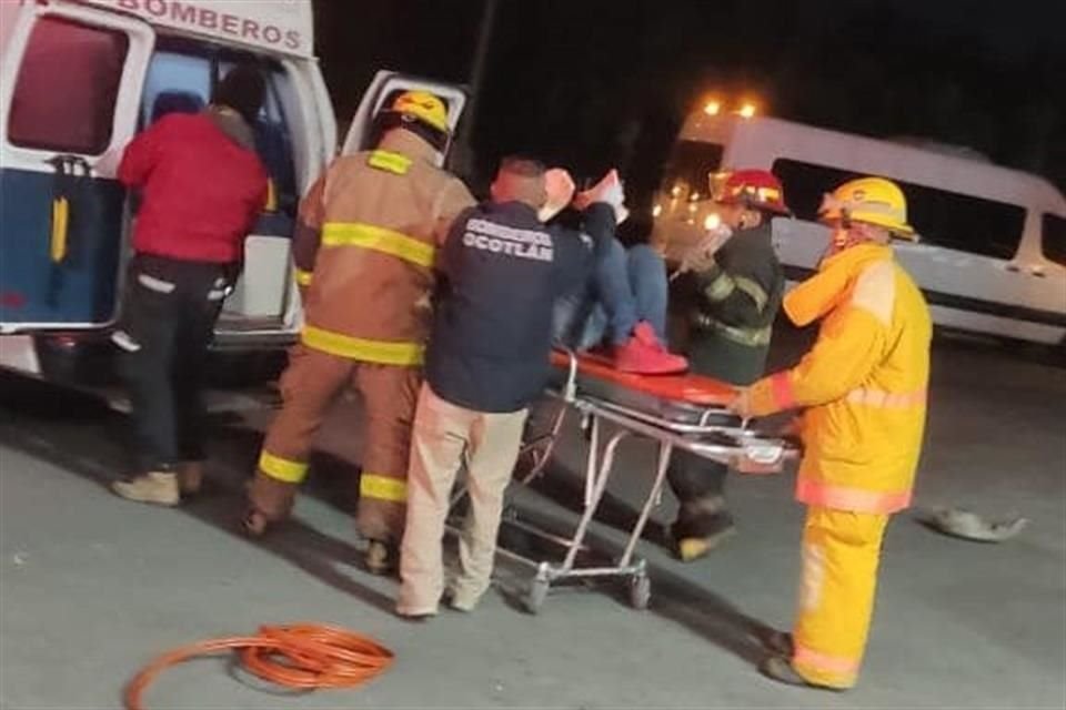 Siete empleados del IMSS resultaron heridos tras la volcadura de una camioneta en la madrugada de este domingo en el Municipio de Ocotlán; dos de los afectados están graves.