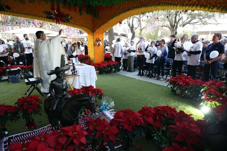 Misa en el Rancho Los 3 Potrillos por el primer aniversario luctuoso de Vicente Fernández.