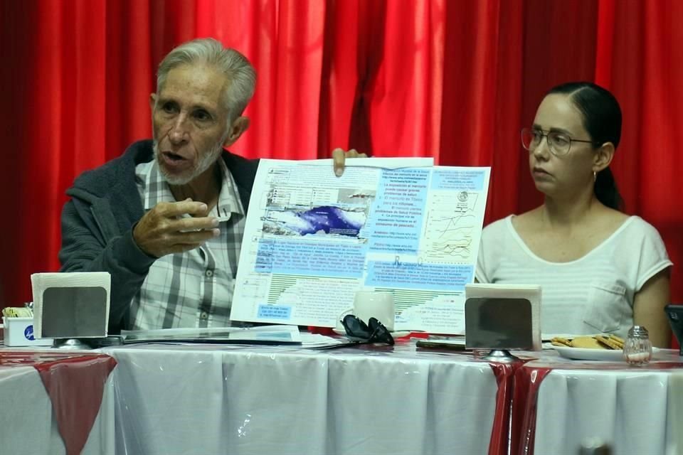 Enrique Lira (izq.) y Natalia Osorio aseguraron que la falta de operativos han permitido la 'delincuencia ambiental'.