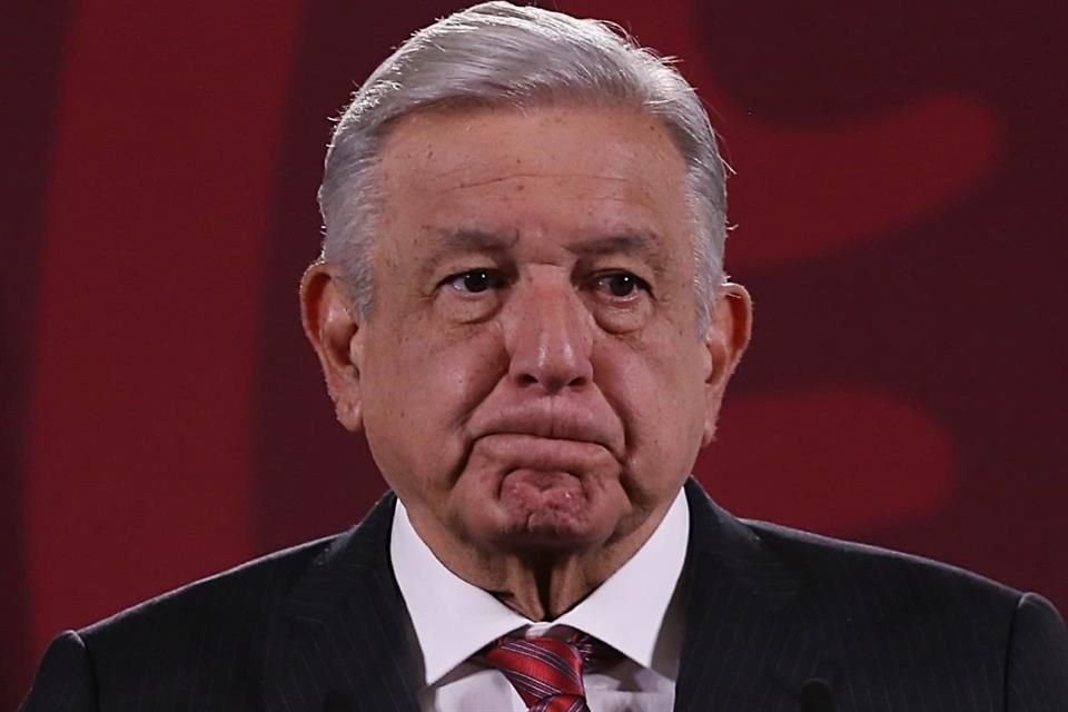 El Presidente en conferencia de prensa.