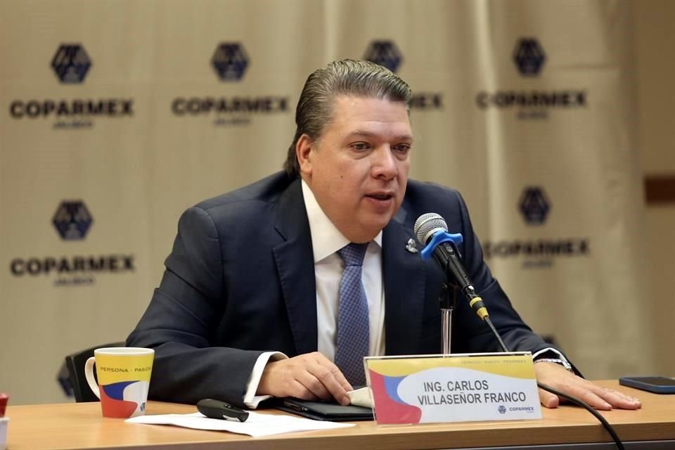 Carlos Villaseñor, presidente de Coparmex Jalisco, durante rueda de prensa sobre aguinaldo y expectativas económicas 2023.