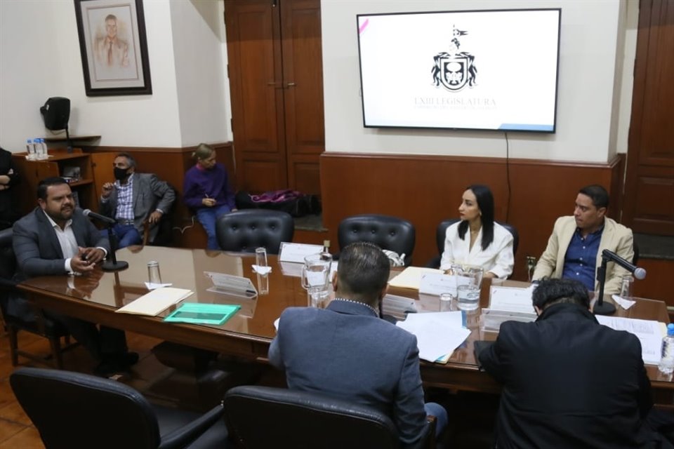 Mediante una elección que se presume ganará Guillermo Zepeda Lecuona, desfilaron ante legisladores los 5 candidatos a titular del IJA.