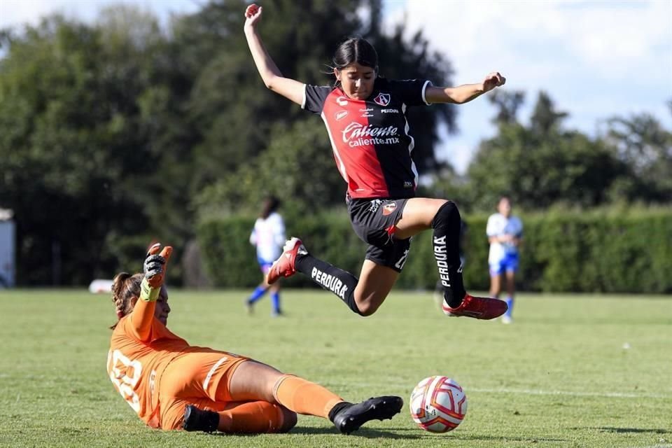 Alexa Curiel desea ser titular con las Rojinegras, dirigidas por Fabiola Vargas.