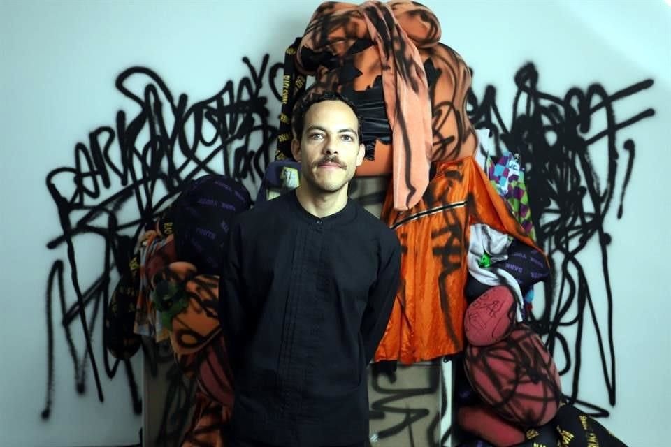 Rodrigo Santoscoy curó la exposición sobre la marca Liberal Youth Ministry, en el MAZ.