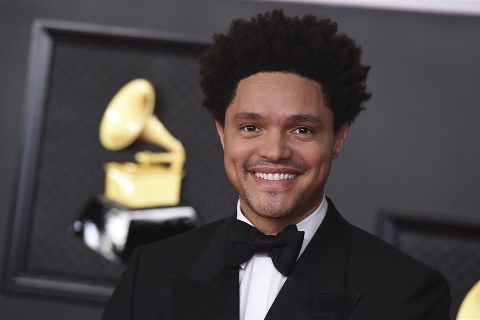 Trevor Noah conducirá la ceremonia de la entrega número 65 de los premios Grammy.