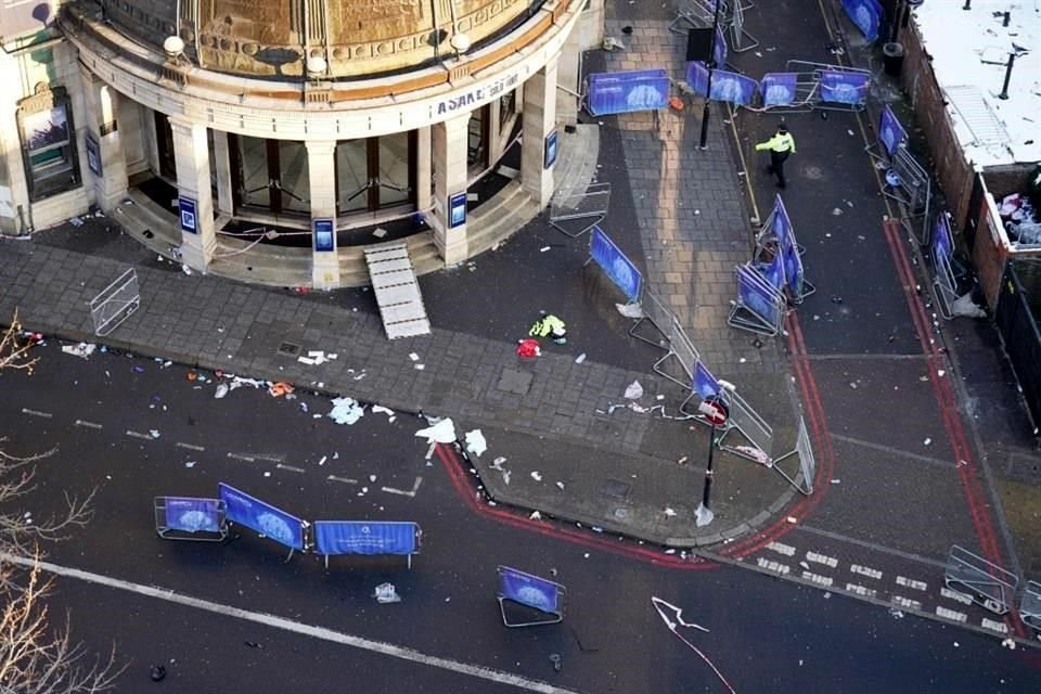 Cuatro personas en estado 'crítico' tras estampida en concierto en Londres del cantante nigeriano Asake.