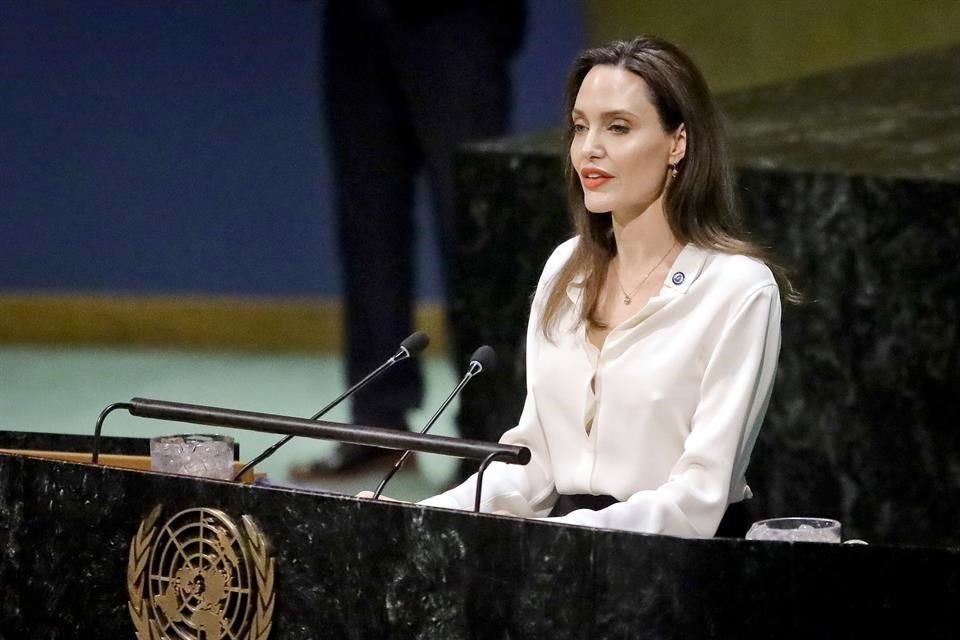 Angelina Jolie dejará de ser representante de la ACNUR, aunque seguirá comprometida con refugiados y organizaciones locales.