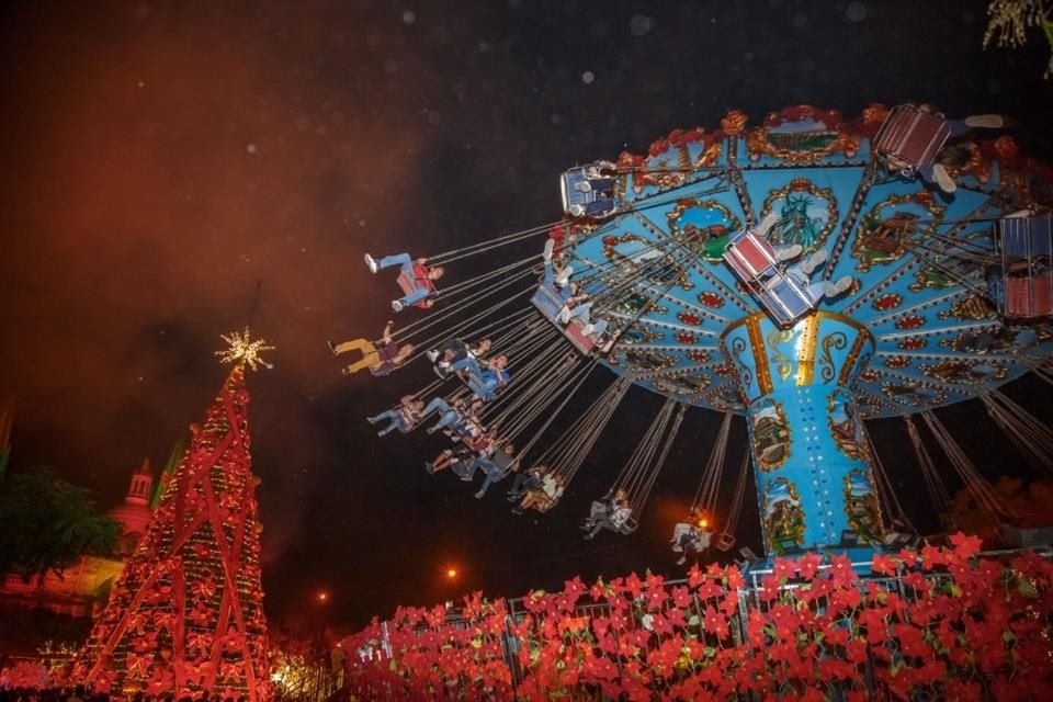 El Centro de Guadalajara se vistió de luz con la presentación anoche de nuevos atractivos dentro del Festival de Invierno Ilusionante.