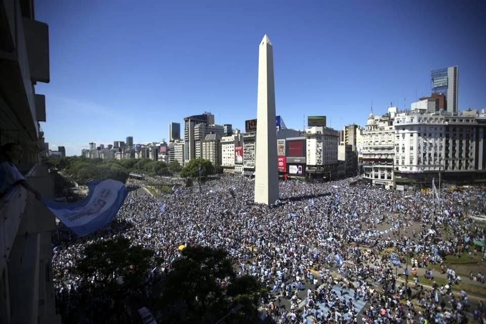 Los argentinos inundaron las calles de Buenos Aires para celebrar el título en Qatar 2022.