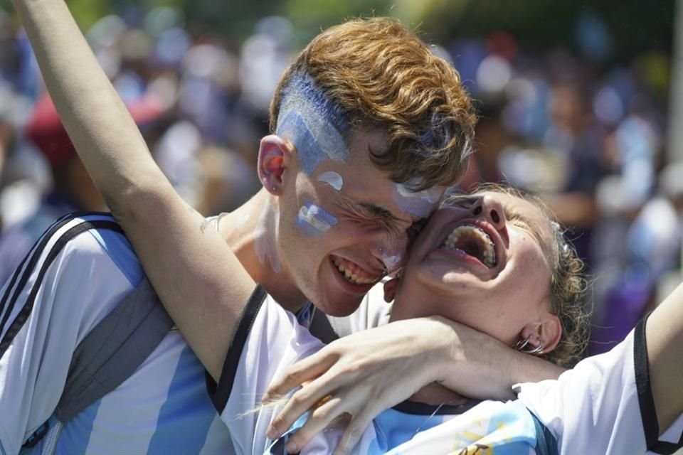 Los argentinos inundaron las calles de Buenos Aires para celebrar el título en Qatar 2022.