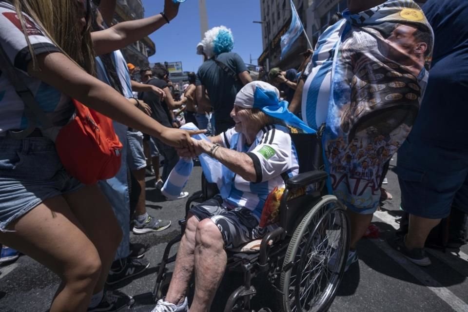 Los argentinos inundaron las calles de Buenos Aires para celebrar el título en Qatar 2022.