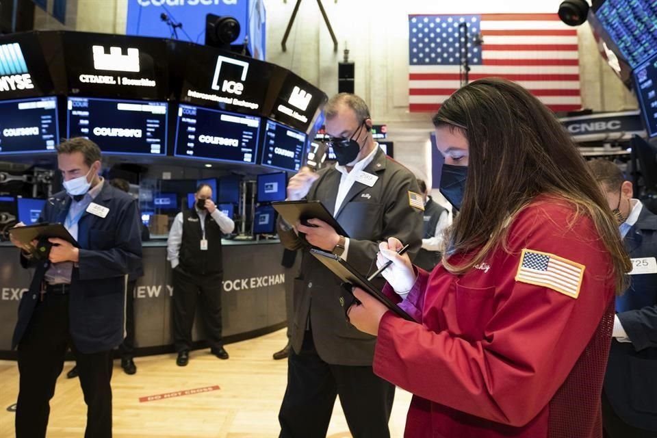 En la sesión, el S&P 500 cerró en máximo récord.