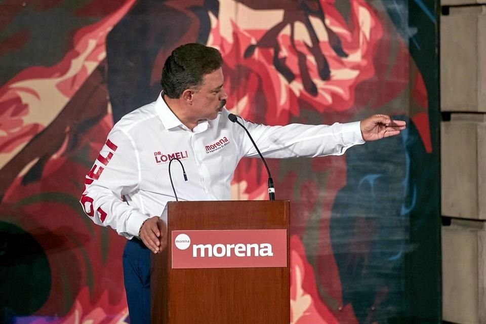 'Eres perverso, chaparrito. Mientes y eres corrupto', le respondió Lomelí.