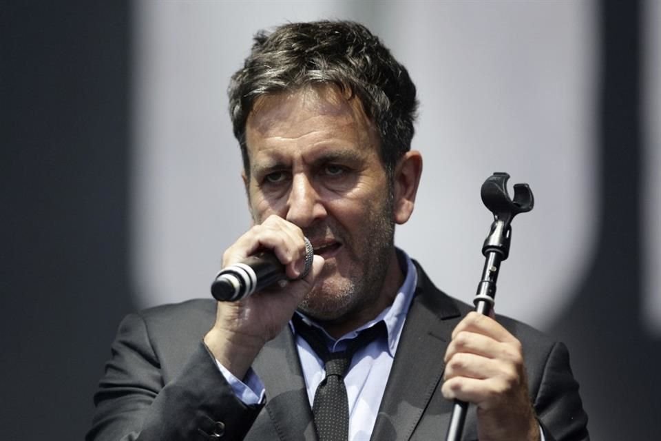 El cantante Terry Hall de la banda de ska, The Specials, murió a los 63 años.