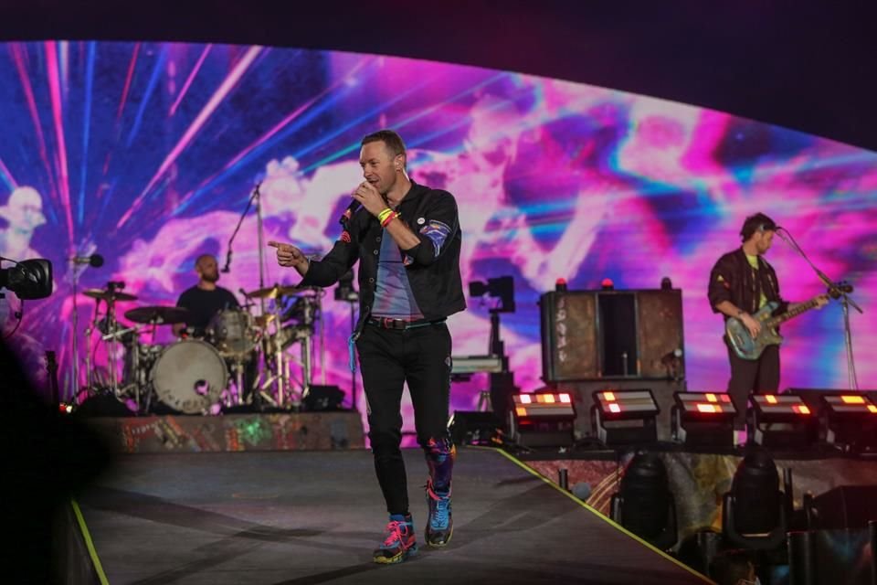 Coldplay anunció proyecto altruista para donar artículos de primera necesidad a refugiados de todo el mundo.