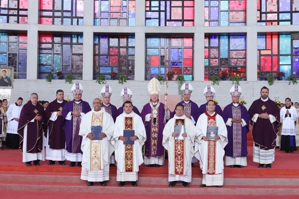 César Augusto Caminos Cárdenas, Diego Armando Cruz Rivera, Gustavo Luvian Rivera y Saúl de la Cruz Camarena, son los nuevos sacerdotes de la Arquidiócesis de Guadalajara.