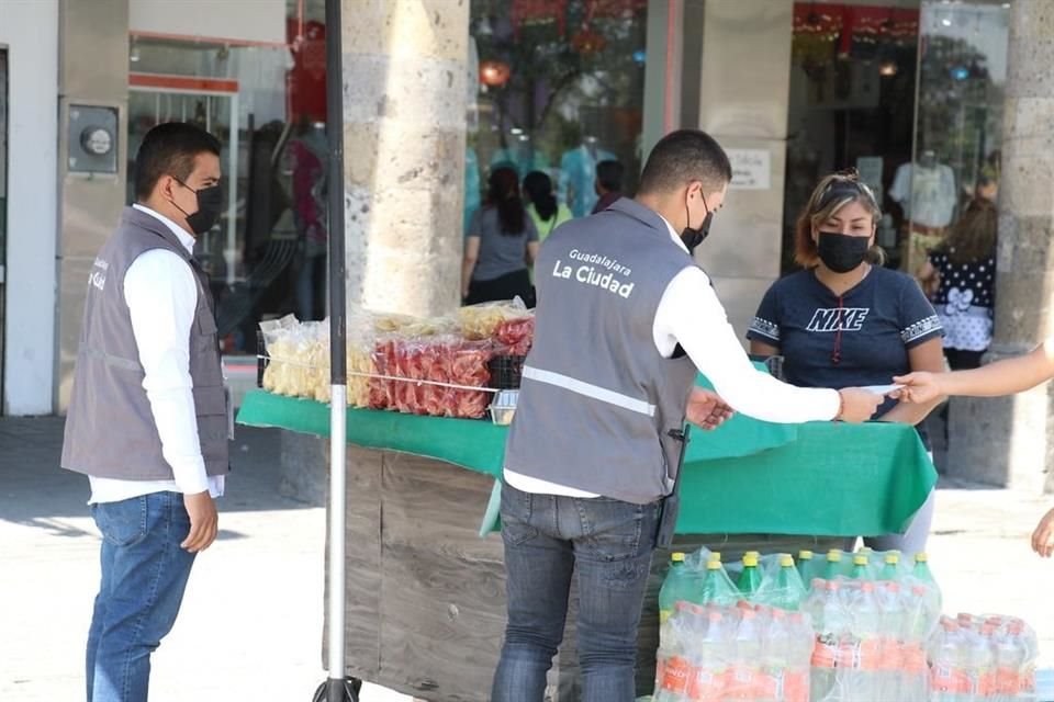 La sanción económica por realizar ventas ambulantes sin permiso municipal va desde los 800 hasta los 3 mil pesos, aproximadamente.