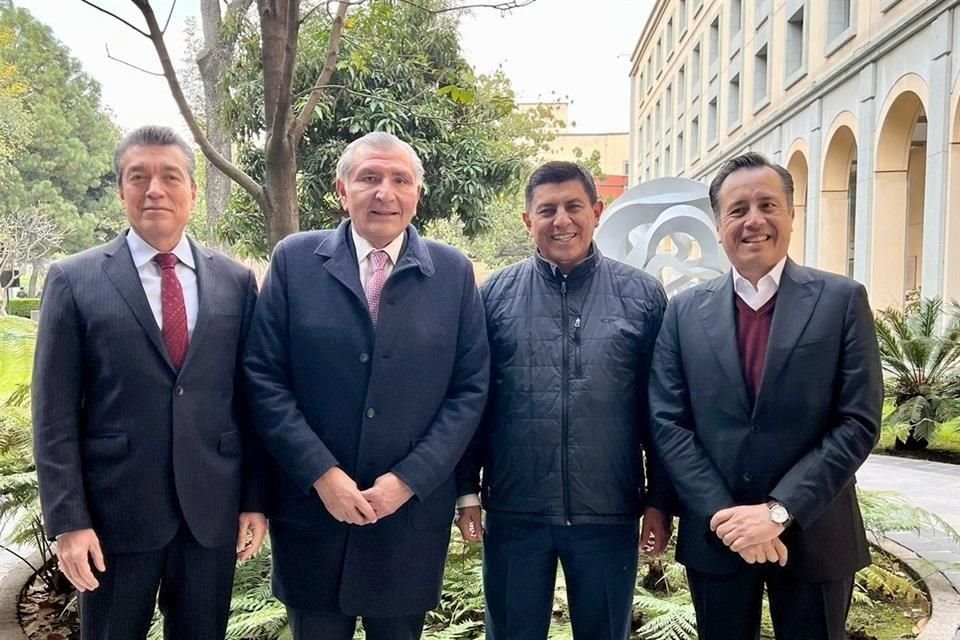 Los Gobernadores morenistas del sureste del País se reunieron en Palacio Nacional con AMLO y con Adán López, titular de Segob.