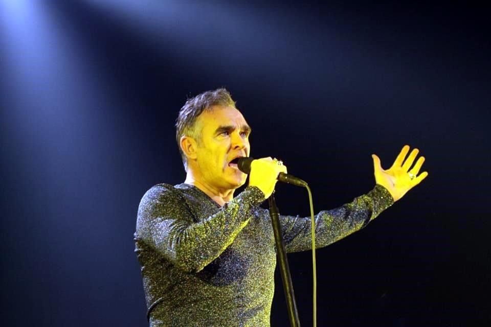 El cantante Morrisey anunció que abandona la disquera Capitol Records sin revelar las razones.