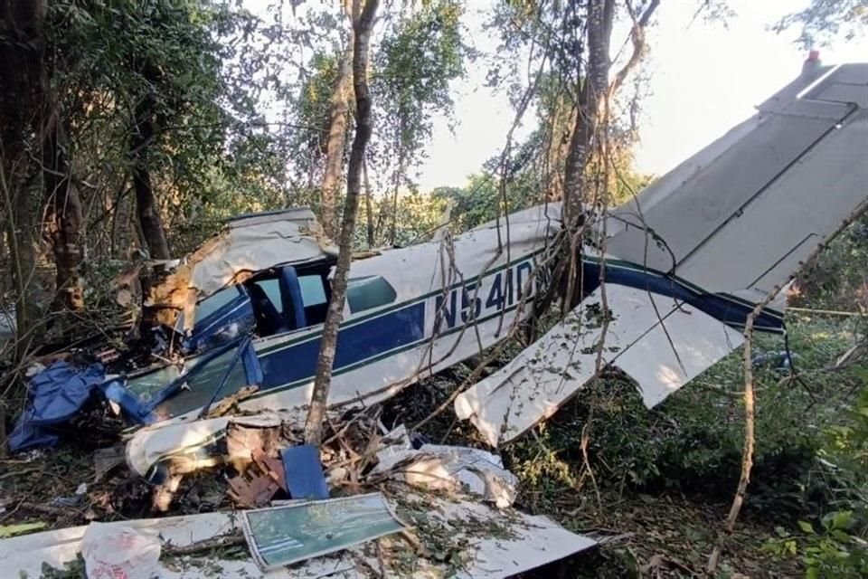 Una aeronave se desplomó en Puerto Vallarta y los dos hombres que viajaban en ella fueron reportados en estado de salud de regular a grave.