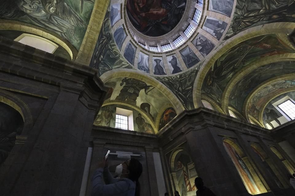 Aspecto de la Capilla Mayor del Cabañas, que contiene murales de José Clemente Orozco.