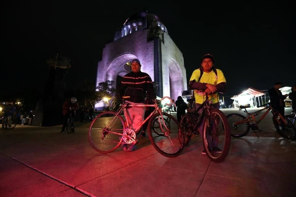 Ciclistas se reunieron en el Monumento a la Revolución para realizar la Rodada de los Deseos y pedir se detengan atropellamientos.