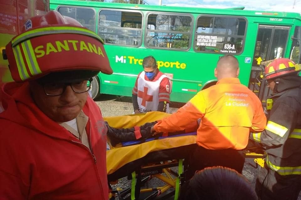 Un choque entre los camiones de las rutas 231 y 636 A en Avenida Circunvalación y Avenida Alcalde dejó tres lesionados, de los cuales uno es menor.