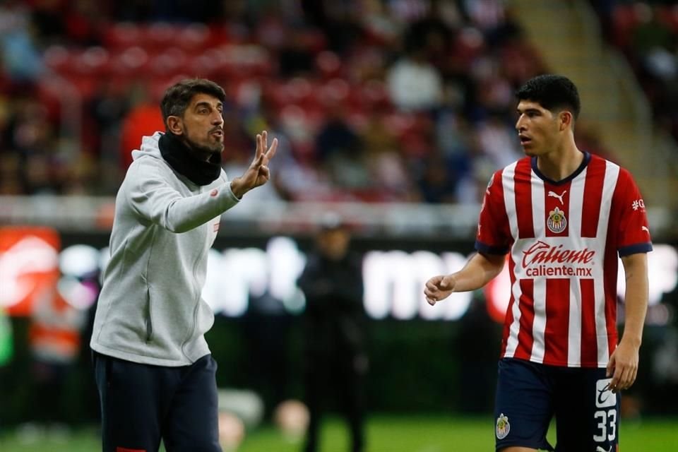 Veljko Paunovic envió a sus mejores hombres, pero las Chivas no pudieron con el Cruz Azul y cayeron 2-0 en la FInal de la Copa por México.