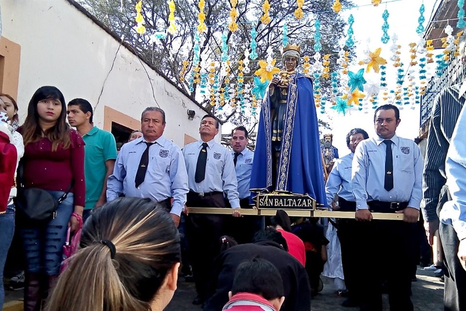 Los fieles podrán volver a postrarse ante las imágenes de los Reyes Magos, para que pasen sobre ellos.