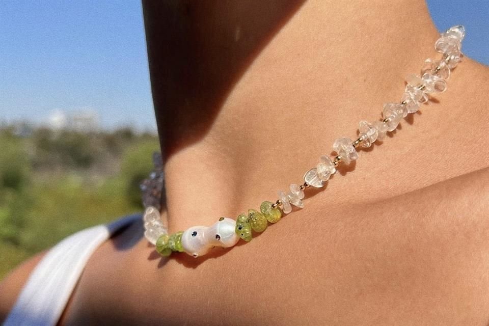 Salma decidió comenzar su emprendimiento haciendo collares y aretes.
