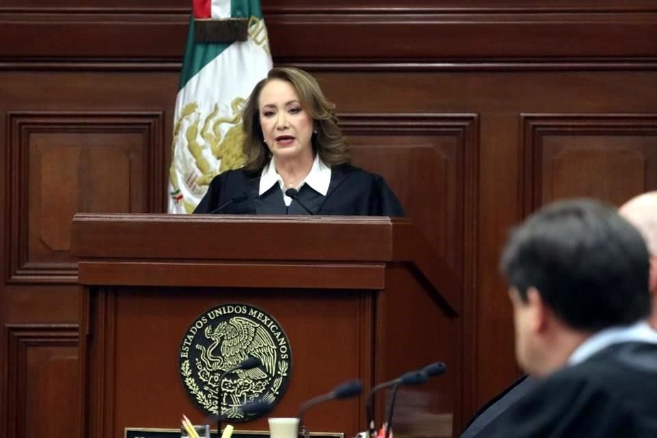 Ministra Yasmín Esquivel propuso a SCJN avalar nueva Ley Orgánica de la Armada de México, expedida en octubre para reemplazar la de 2002.