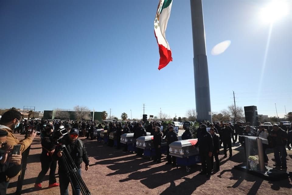 Ceremonia fúnebre de los custodios y agentes asesinados en el Cereso 3 de Ciudad Juárez.