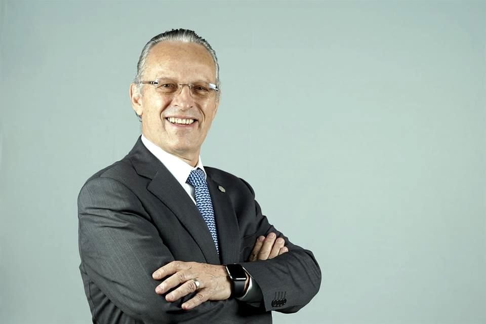 Fuentes cercanas al proceso de elección, señalaron que las empresas que forman parte del Consejo Mexicano de Negocios (CMN) le dieron su voto a Medina Mora para la contienda.