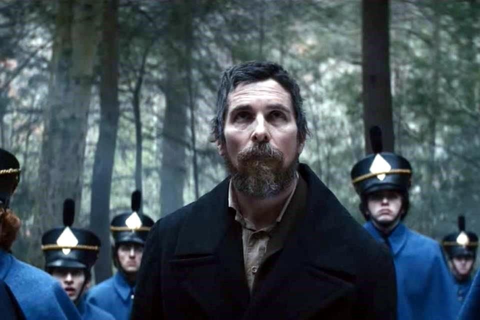 Christian Bale se une a un joven Edgar Allan Poe para investigar varios asesinatos en esta cinta de Netflix, de la cual opina Pepe Ruiloba.