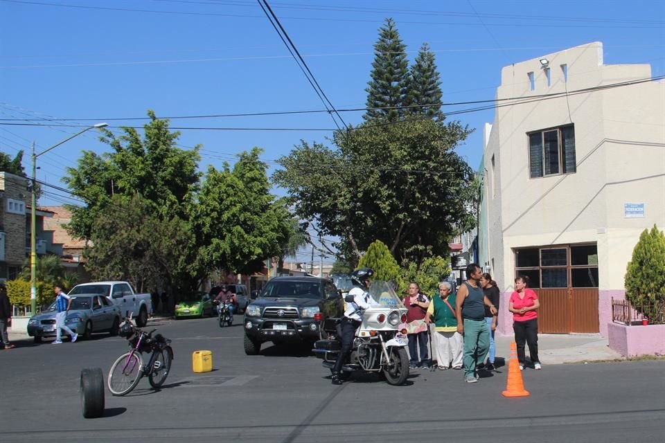 El accidente ocurrió en la Calle Federación, casi en la esquina de la Calle Francisco González Bocanegra.