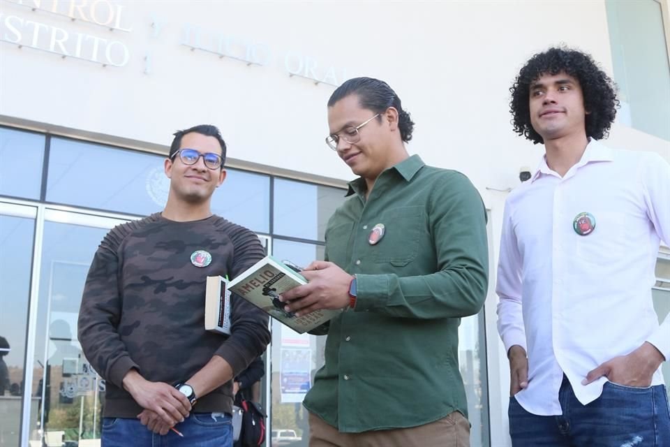 Javier Armenta Araiza, Jose Alexis Rojas Umazor y Ivan Ilich Cisneros Gonzalez, estudiantes detenidos.