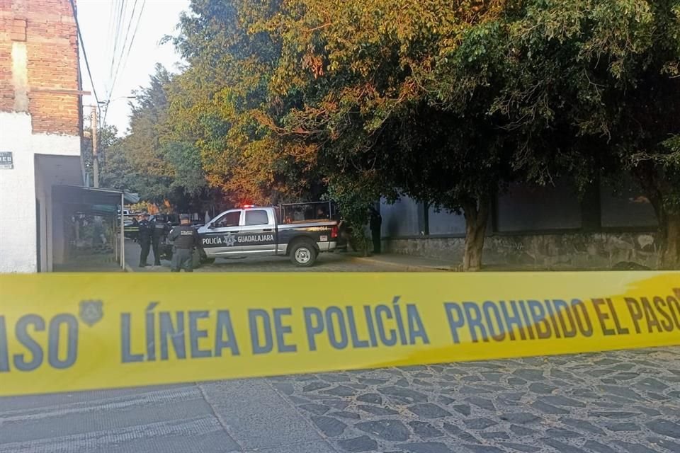 El cadáver envuelto con cobijas y bolsas fue localizado en el cruce de las calles Horeb y Sidón, en la Colonia El Bethel.