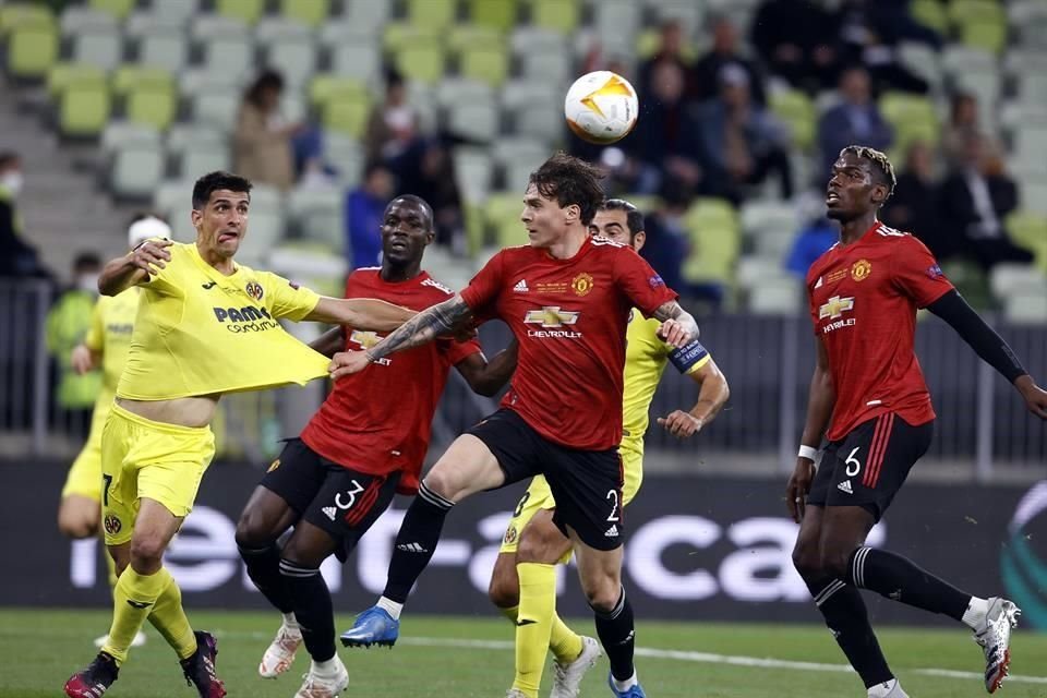 Gerard Moreno soportó el jalón y tuvo la frialdad para rematar y mandar el balón el fondo del arco del cuadro inglés.