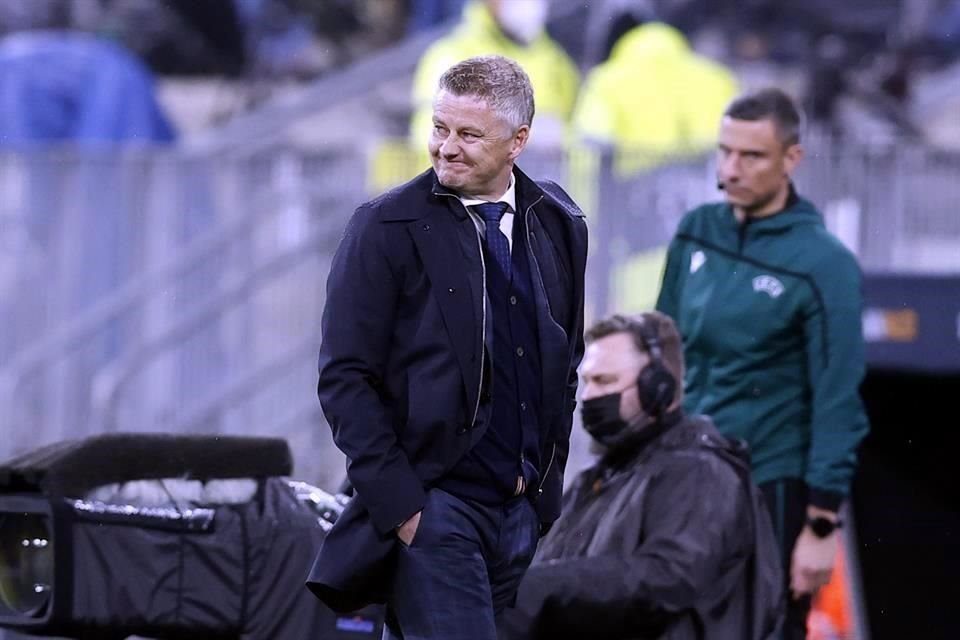 Ole Gunnar Solskjaer se mostró desesperado en el banquillo del cuadro inglés.