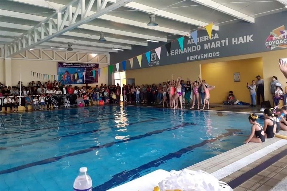 Una competencia de natación en la alberca Fernando Martí Haik, en 2019, en Coyoacán.