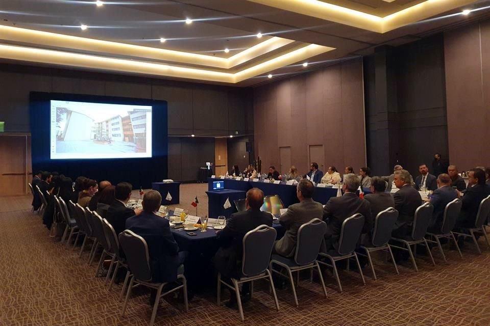 Para que pequeños productores de aguacates puedan solventar sus empaques, el Gobierno de Jalisco construyó empacadora social en Zapotiltic.