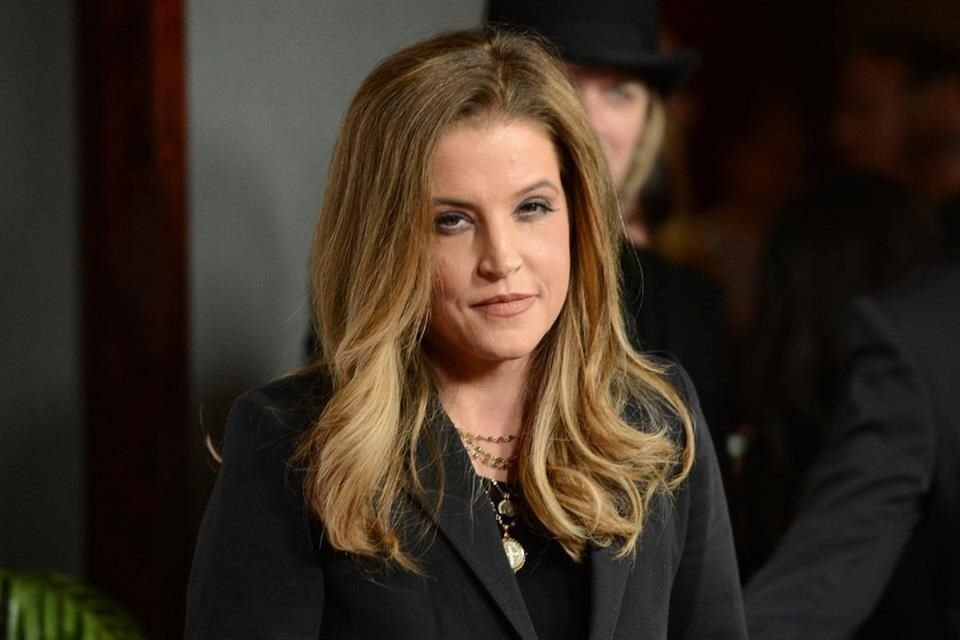 Lisa Marie Presley, hija de Elvis, fue llevada de urgencias a un hospital de California este jueves tras un paro cardíaco.