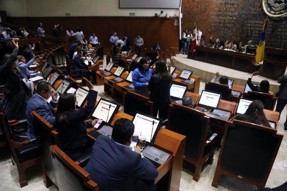 A solicitud del Gobernador, diputados avalaron que el 16 de junio se declare el nacimiento del Estado libre de Jalisco.
