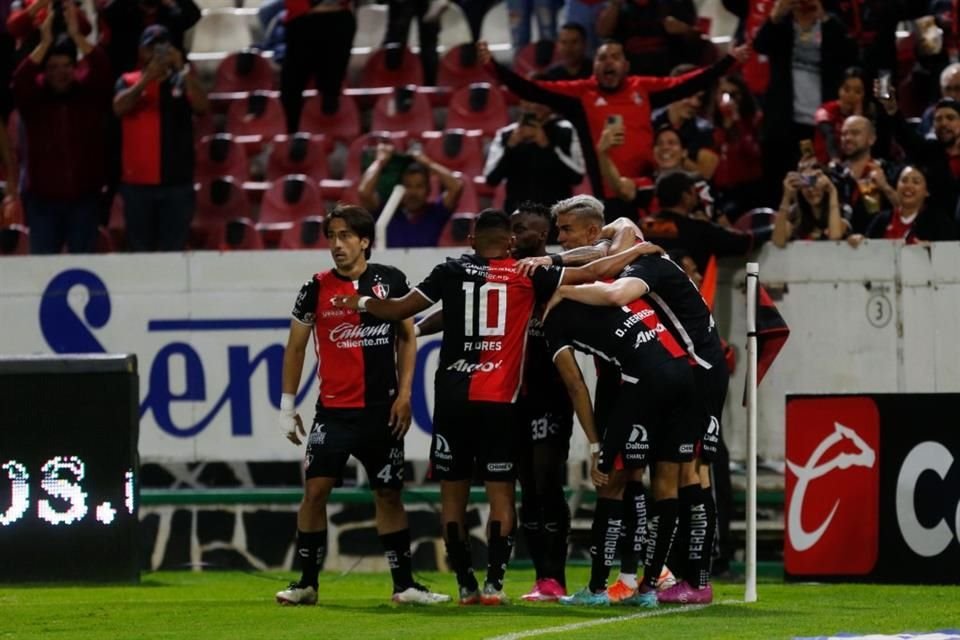 El Atlas debutó en casa con un triunfo.