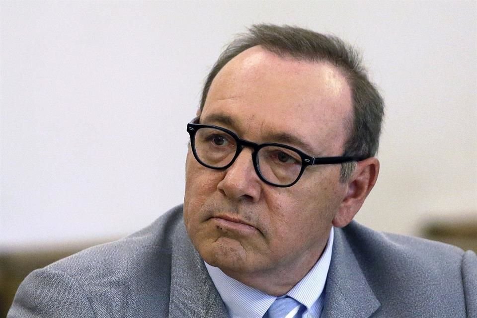 Spacey compareció en el Tribunal de la Corona de Southwark por video remoto para enfrentar los cargos.