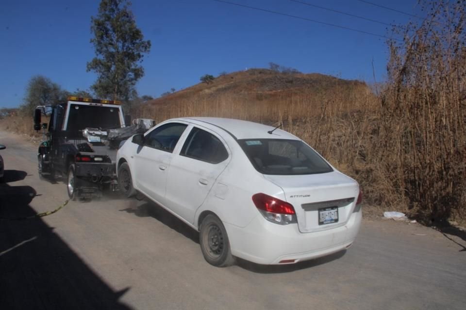 Un hombre fue asesinado y su cuerpo fue abandonado dentro de un carro en la Colonia San Martín de las Flores, en Tlaquepaque.