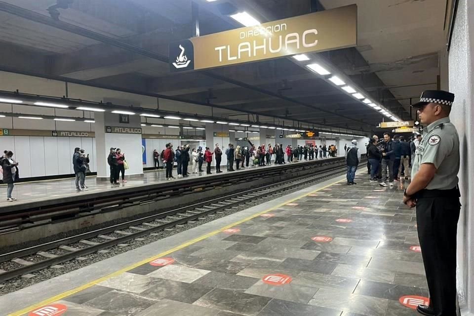 Tras más de año y medio cerrada, este domingo reabrió la Línea 12 del Metro en su parte subterránea que va de Mixcoac a Atlalilco.