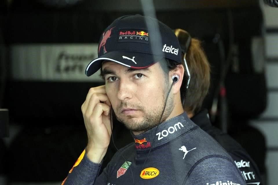 Con Daniel Ricciardo en la fábrica, Sergio Pérez no debe confiarse pese a tener 2 años más de contrato en Red Bull.
